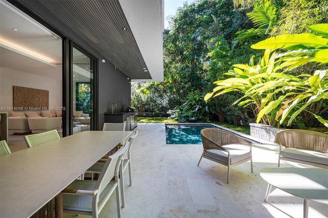 3670 Avocado Ave, Miami, FL 33133