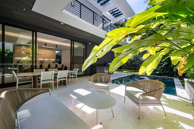 3670 Avocado Ave, Miami, FL 33133