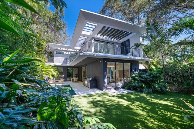 3670 Avocado Ave, Miami, FL 33133