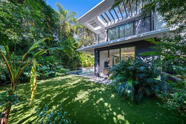 3670 Avocado Ave, Miami, FL 33133