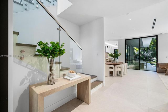 3670 Avocado Ave, Miami, FL 33133