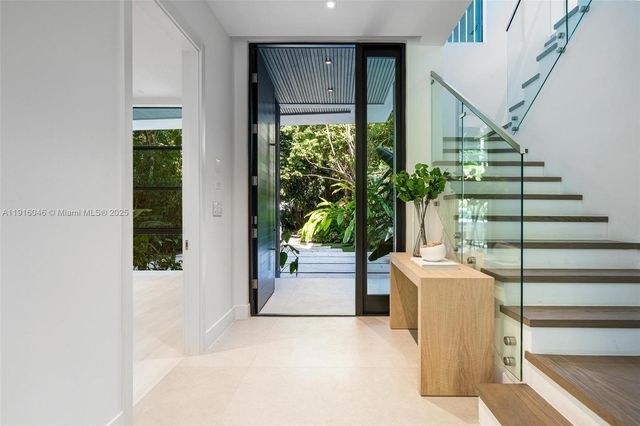 3670 Avocado Ave, Miami, FL 33133