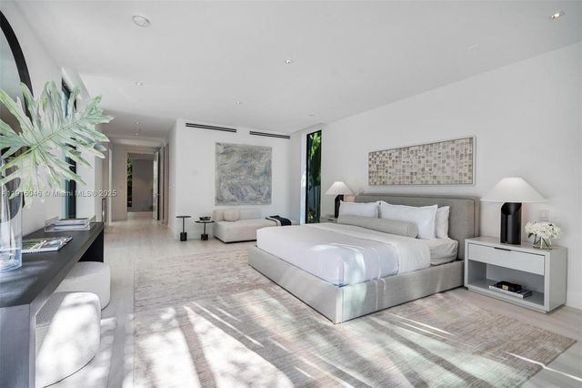 3670 Avocado Ave, Miami, FL 33133