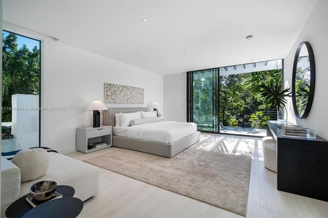 3670 Avocado Ave, Miami, FL 33133