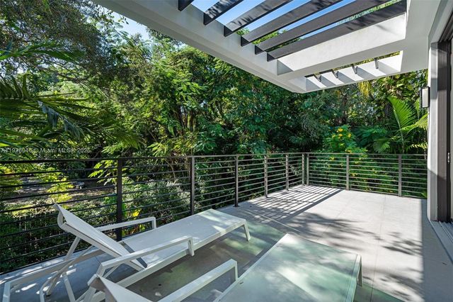 3670 Avocado Ave, Miami, FL 33133