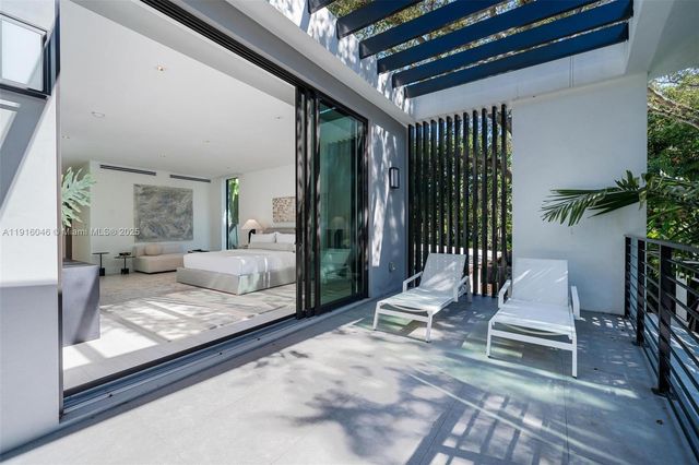 3670 Avocado Ave, Miami, FL 33133