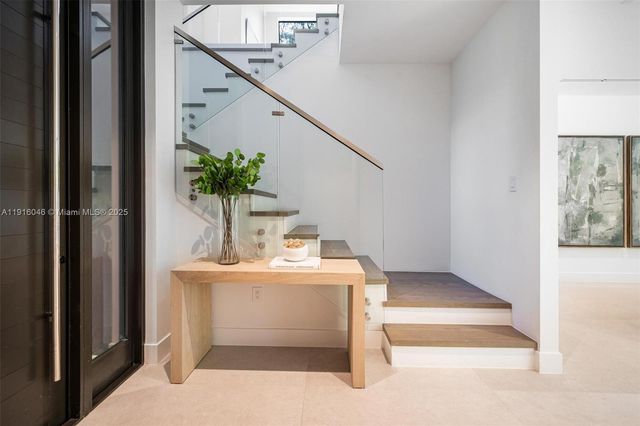 3670 Avocado Ave, Miami, FL 33133