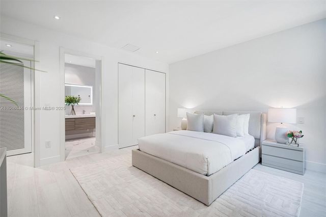 3670 Avocado Ave, Miami, FL 33133