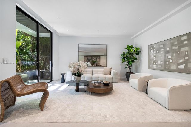 3670 Avocado Ave, Miami, FL 33133