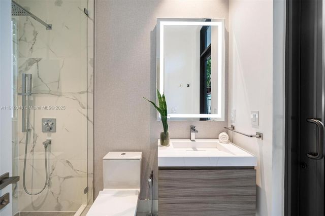 3670 Avocado Ave, Miami, FL 33133