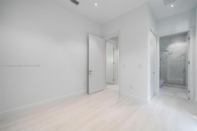 3670 Avocado Ave, Miami, FL 33133