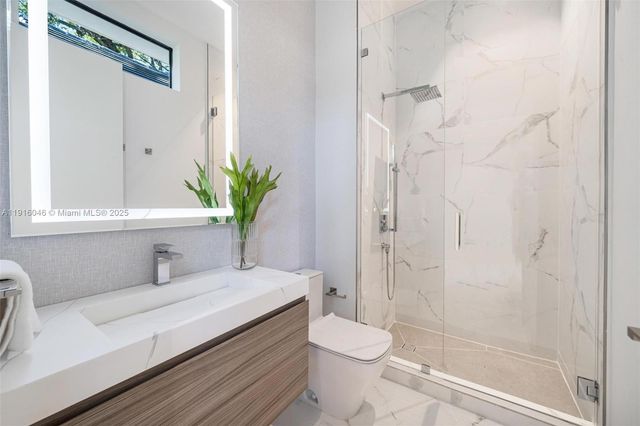 3670 Avocado Ave, Miami, FL 33133