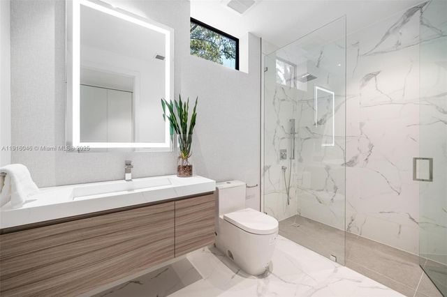 3670 Avocado Ave, Miami, FL 33133