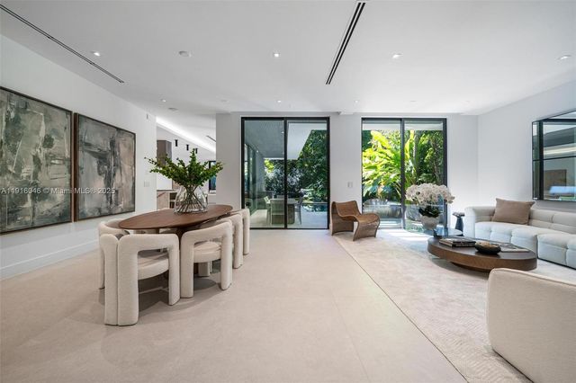 3670 Avocado Ave, Miami, FL 33133