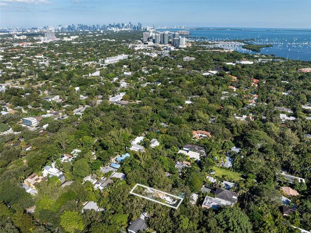 3670 Avocado Ave, Miami, FL 33133