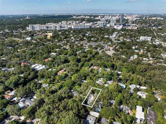 3670 Avocado Ave, Miami, FL 33133