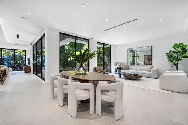 3670 Avocado Ave, Miami, FL 33133