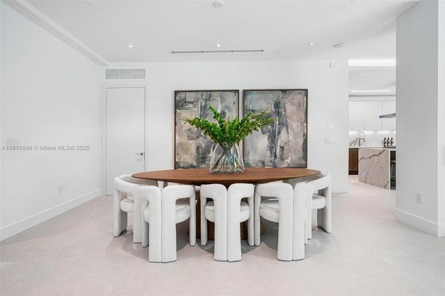 3670 Avocado Ave, Miami, FL 33133