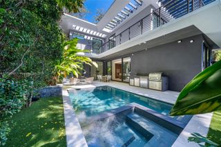 3670 Avocado Ave, Miami, FL 33133