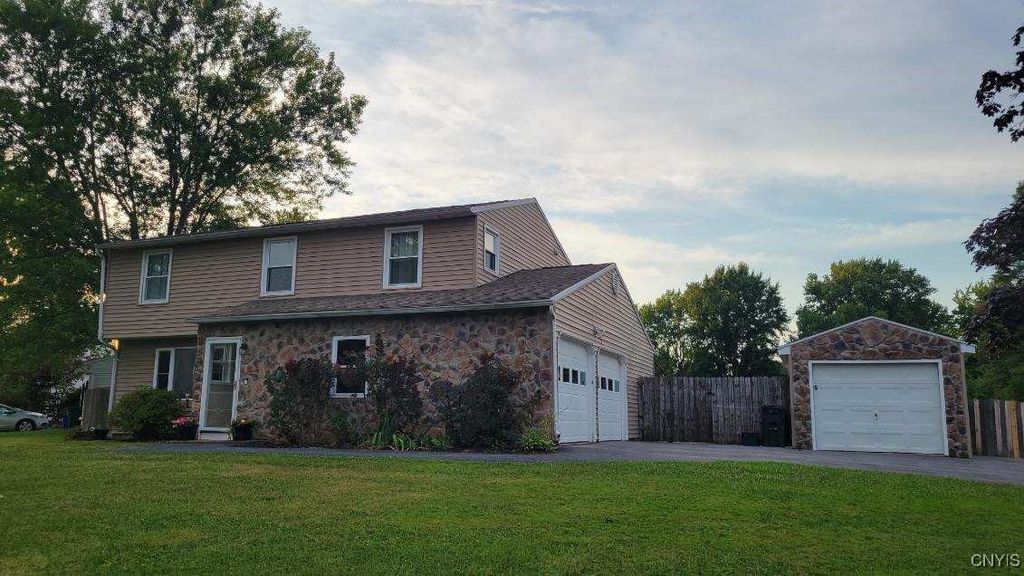 8177 Avoss Lane, Clay, NY 13041