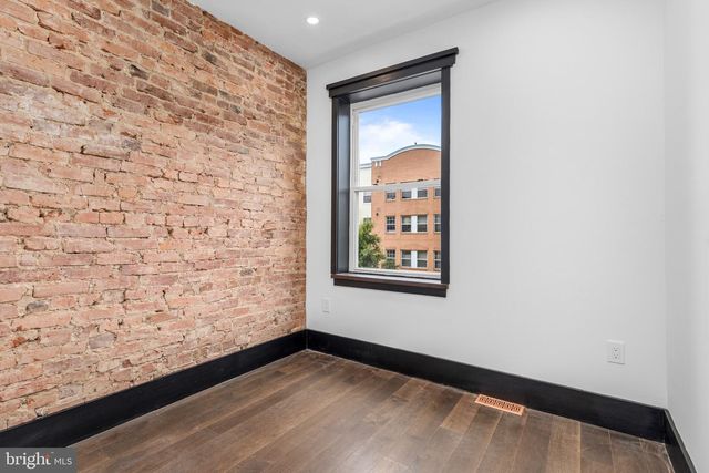 124 TODD PL NE, Washington, DC 20002