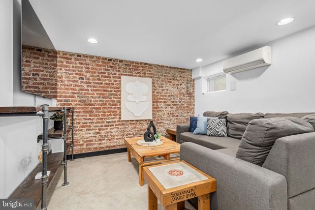 124 TODD PL NE, Washington, DC 20002