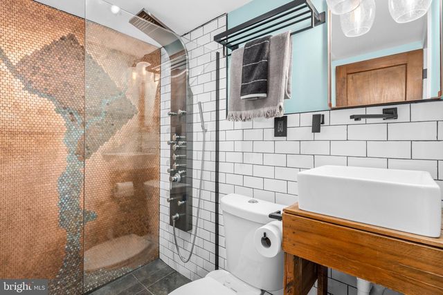 124 TODD PL NE, Washington, DC 20002
