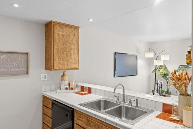 5989 Rancho Mission Rd 103, San Diego, CA 92108