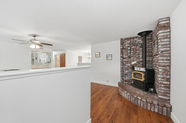 686 La Contenta Dr, Valley Springs, CA 95252