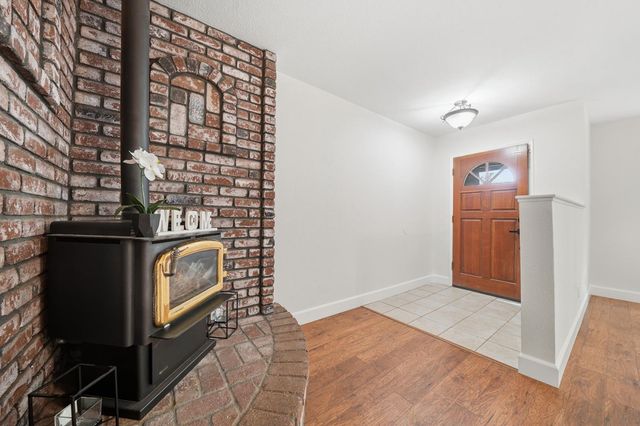 686 La Contenta Dr, Valley Springs, CA 95252