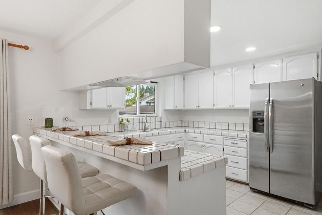 686 La Contenta Dr, Valley Springs, CA 95252