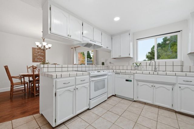 686 La Contenta Dr, Valley Springs, CA 95252