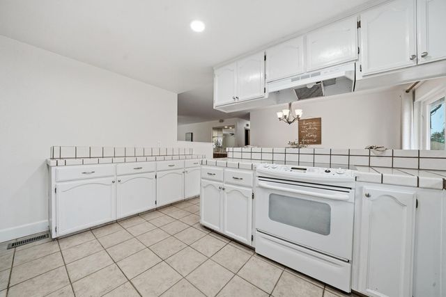 686 La Contenta Dr, Valley Springs, CA 95252