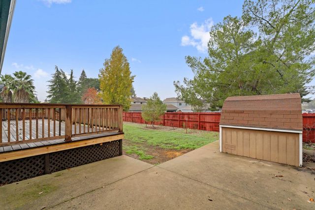 686 La Contenta Dr, Valley Springs, CA 95252