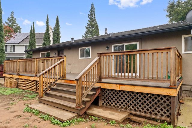 686 La Contenta Dr, Valley Springs, CA 95252