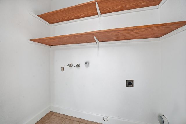 686 La Contenta Dr, Valley Springs, CA 95252