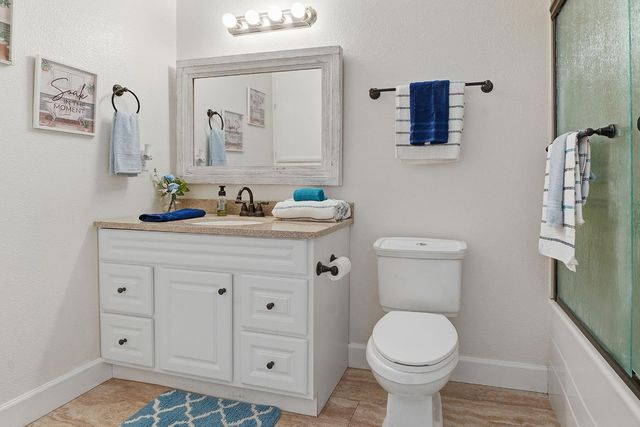 686 La Contenta Dr, Valley Springs, CA 95252