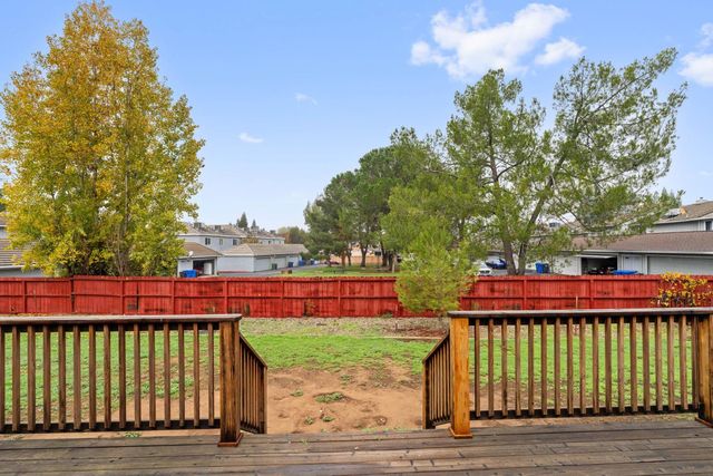 686 La Contenta Dr, Valley Springs, CA 95252