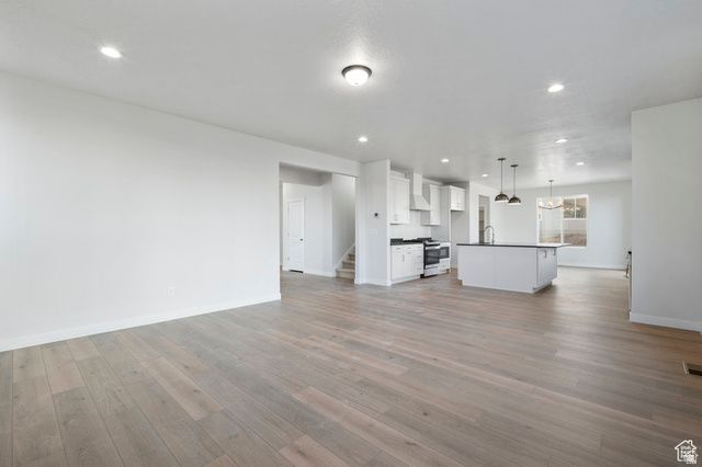 6961 W FARNSWORTH PEAK LN, West Jordan, UT 84081