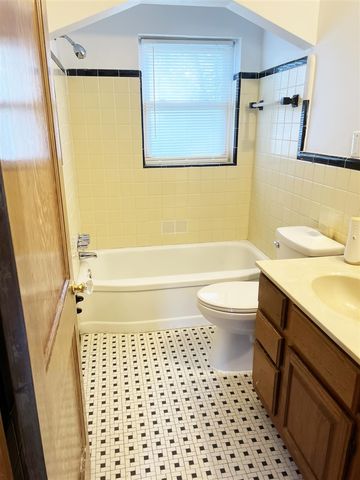 7730 Chatham, Redford, MI 48239