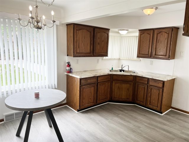 7730 Chatham, Redford, MI 48239
