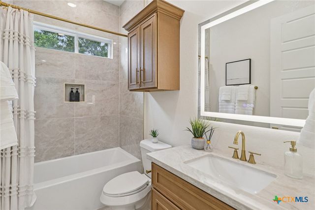 858 Rutherford, Fischer, TX 78623