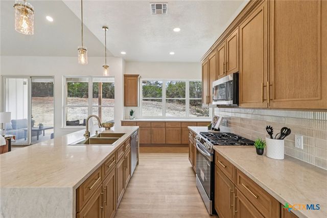 858 Rutherford, Fischer, TX 78623