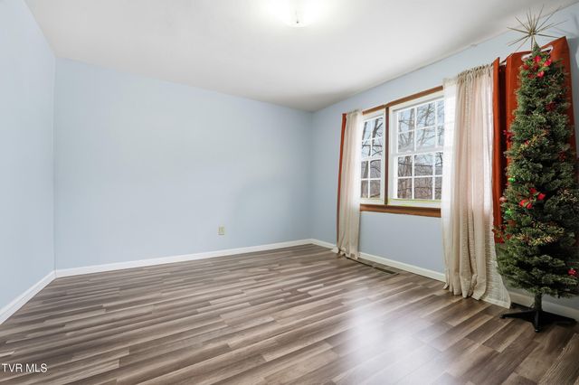 430 Arrowhead Drive, Duffield, VA 24244