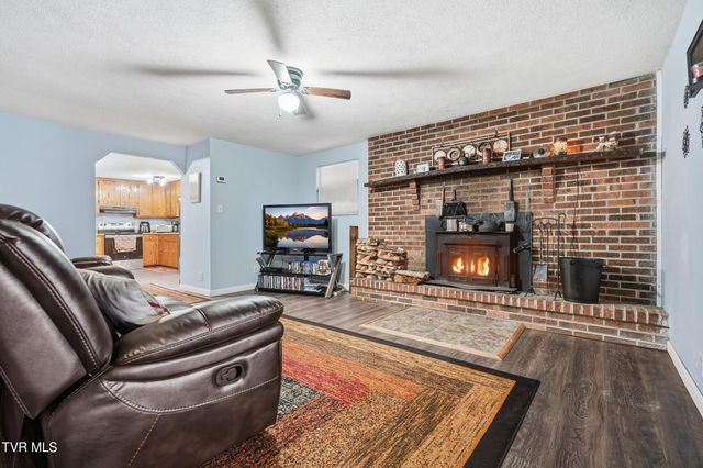 430 Arrowhead Drive, Duffield, VA 24244