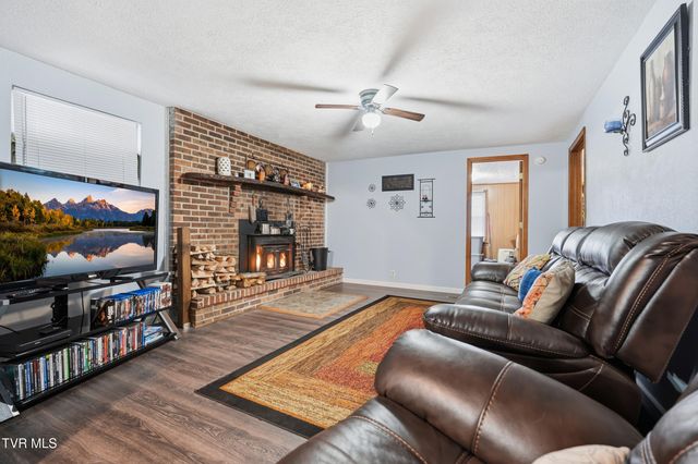 430 Arrowhead Drive, Duffield, VA 24244