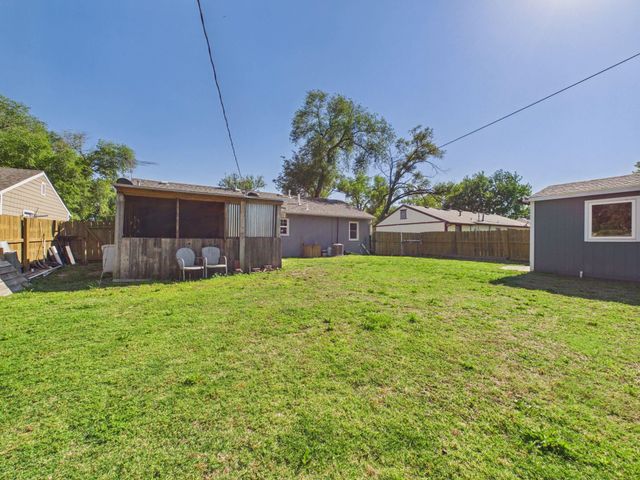 1504 Cheyenne Ave, Salina, KS 67401