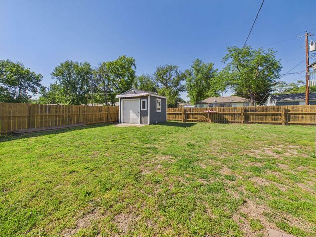 1504 Cheyenne Ave, Salina, KS 67401
