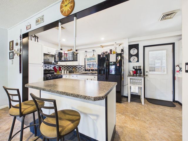 1504 Cheyenne Ave, Salina, KS 67401