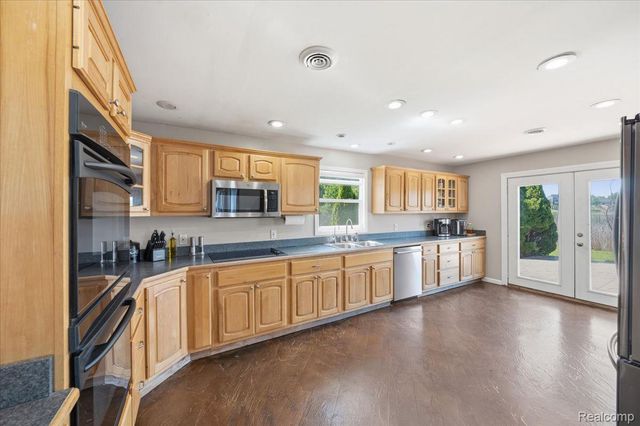 68991 Mound Road, Washington Township, MI 48095